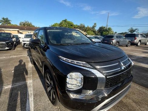 Used 2025 Mitsubishi Outlander SE AWD/4WD image 3