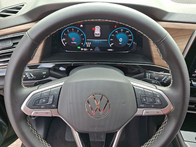 Used 2025 Volkswagen Atlas SE AWD/4WD image 4
