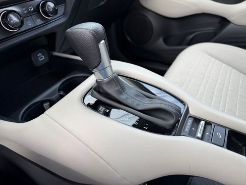 Used 2023 Honda HR-V LX image 6