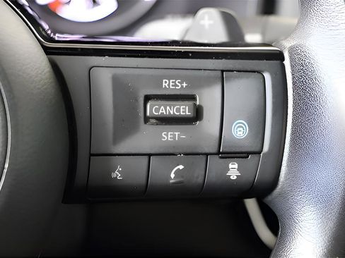 Used 2021 Nissan Rogue SV image 29