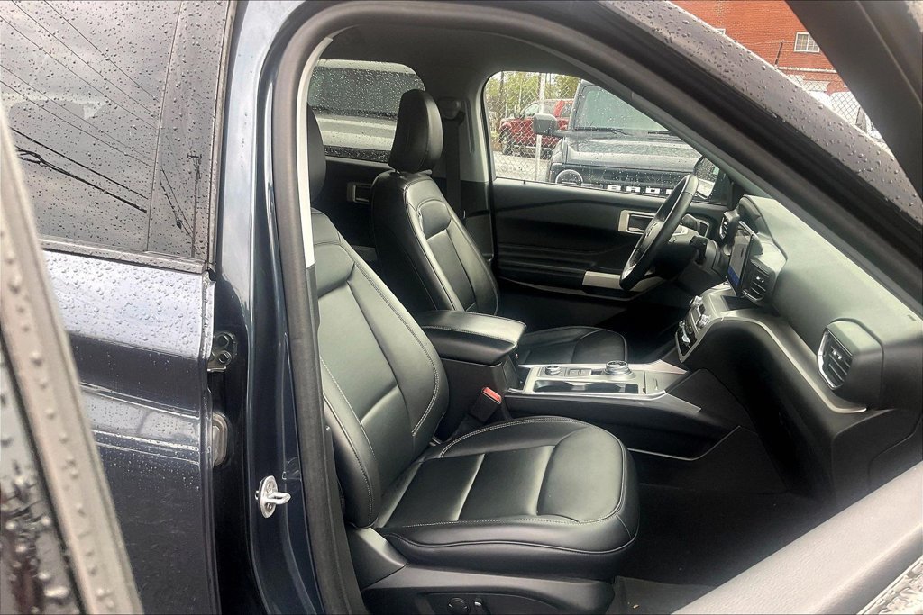 Used 2024 Ford Explorer XLT w/ Equipment Group 202A AWD/4WD image 6