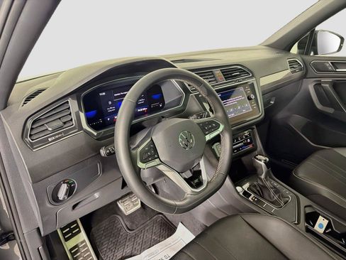 Used 2023 Volkswagen Tiguan SE R-Line FWD image 9