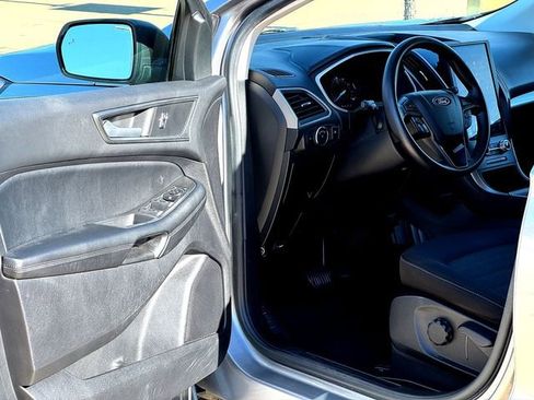 Certified 2021 Ford Edge SE image 8