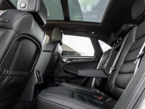 New 2026 Porsche Macan Turbo image 36