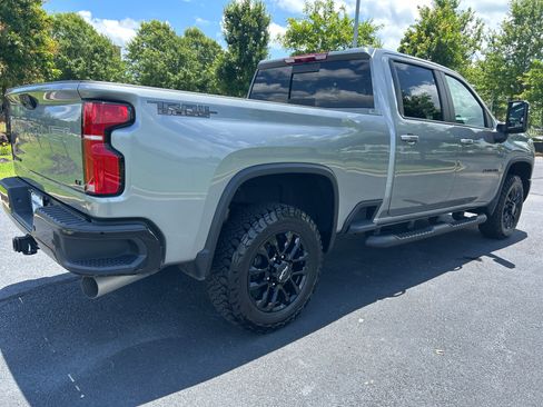 Used 2025 Chevrolet Silverado 2500 LT w/ Trail Boss Package AWD/4WD image 9