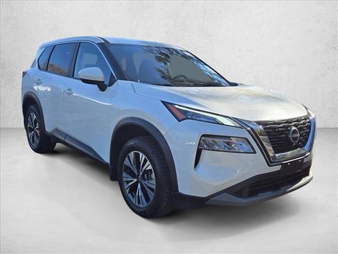 Used 2023 Nissan Rogue SV image 3