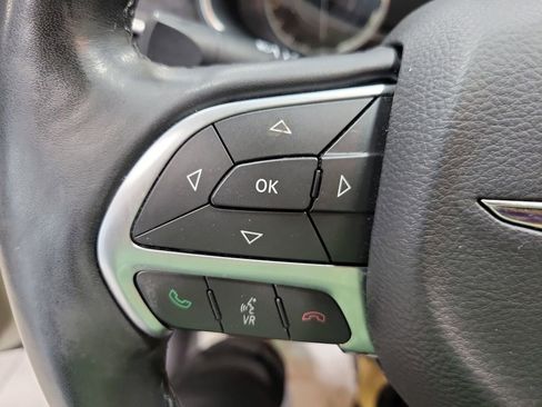 Used 2016 Chrysler 200 C w/ Premium Lighting Group image 32