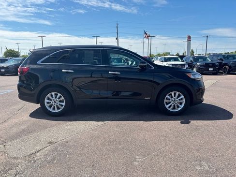 Used 2019 Kia Sorento AWD w/ LX Convenience Package image 4