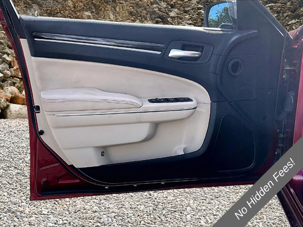Used 2015 Chrysler 300 Limited RWD image 18