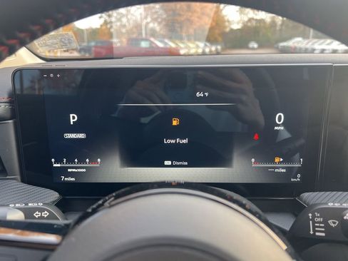 Used 2025 Nissan Kicks SR AWD/4WD image 9