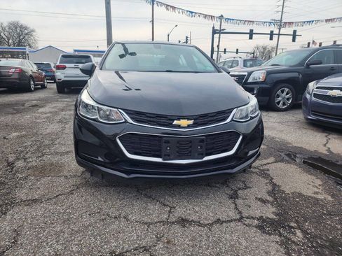 Used 2017 Chevrolet Cruze LS image 2