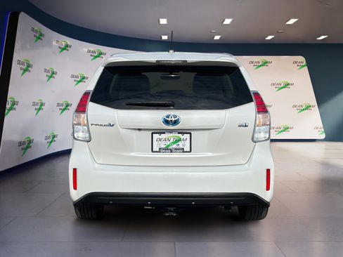 Used 2017 Toyota Prius V Two image 7