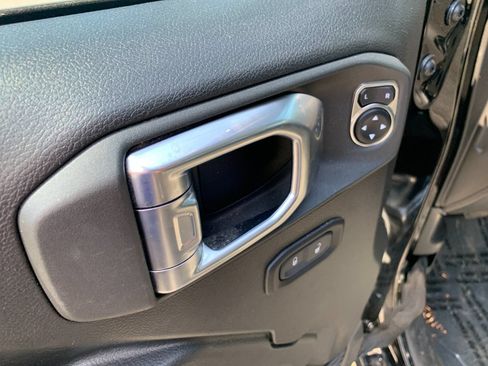 Used 2024 Jeep Wrangler Unlimited Sport AWD/4WD image 12