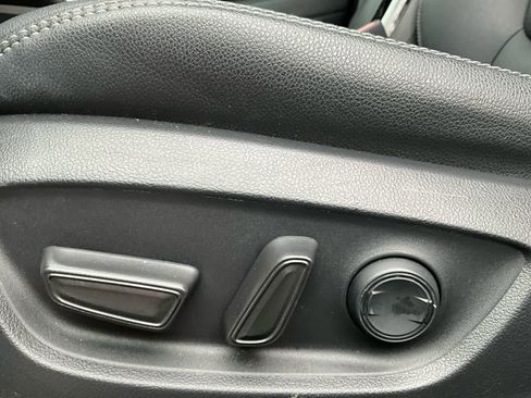 Used 2023 Toyota Corolla Cross XLE w/ Convenience Package image 23