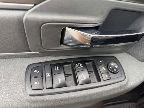 Used 2019 RAM 1500 Classic SLT w/ Luxury Group image 13