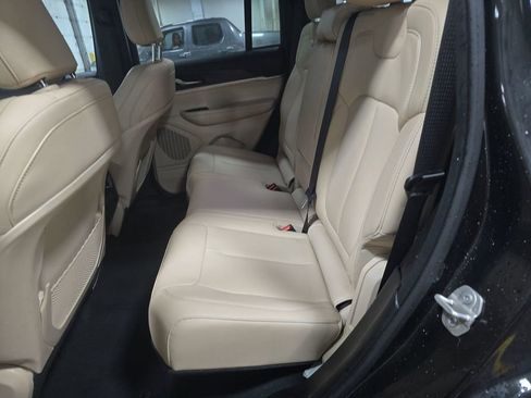 Used 2023 Jeep Grand Cherokee Limited image 20