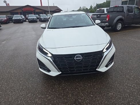 New 2025 Nissan Altima 2.5 SV image 2