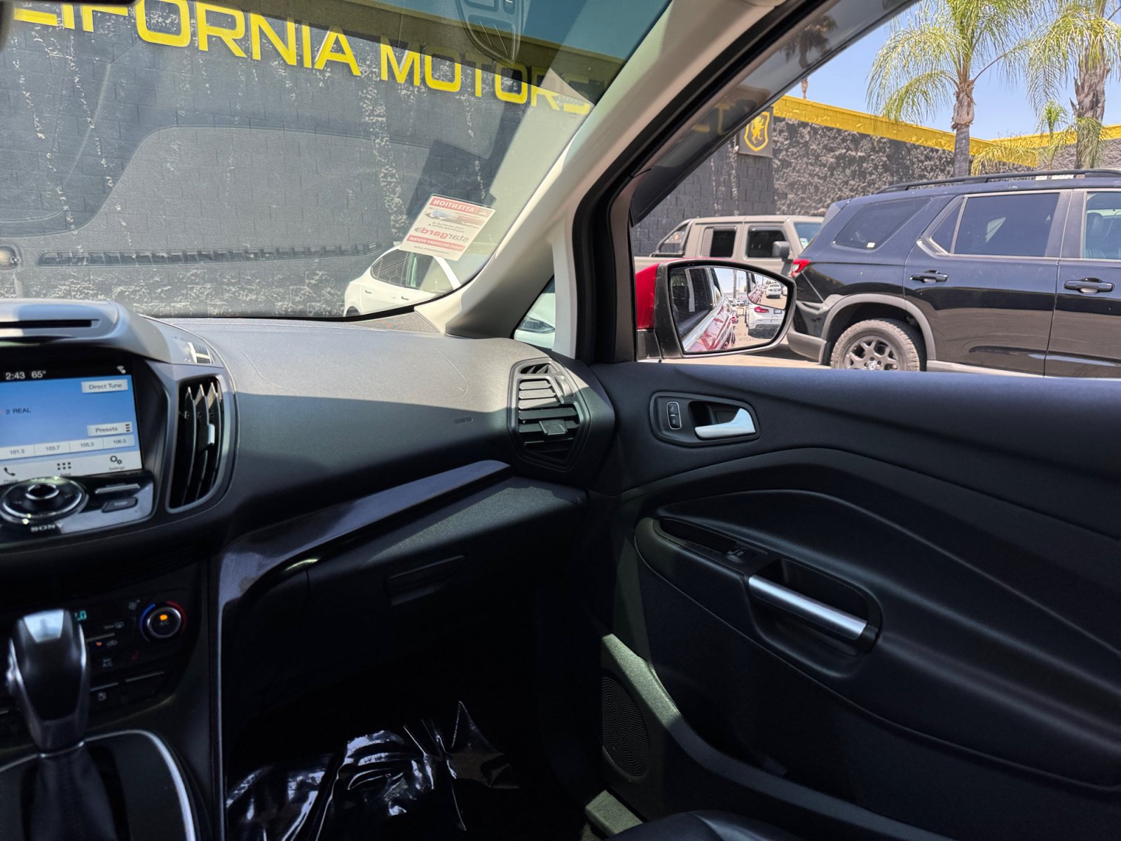 Used 2017 Ford C-MAX Energi Titanium FWD image 19
