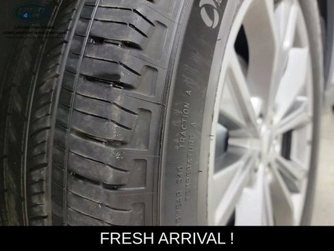 Used 2023 Ford Explorer Limited w/ Limited Technology Package AWD/4WD image 11