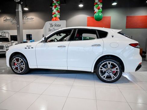 Used 2022 Maserati Levante Modena image 9