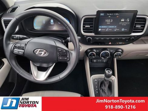 Used 2025 Hyundai Venue SEL image 28