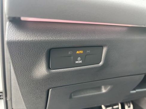 New 2026 Volkswagen Tiguan SE R-Line image 8