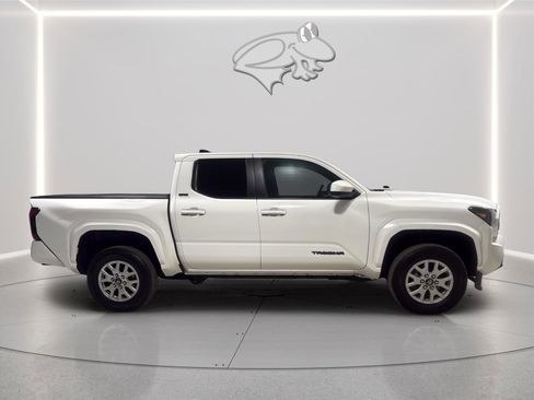 Used 2024 Toyota Tacoma SR5 AWD/4WD image 7