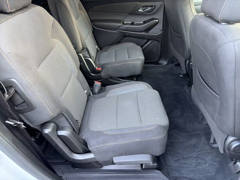 Used 2020 Chevrolet Traverse LT FWD image 16