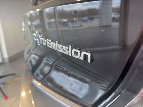 Used 2022 Nissan Leaf S image 9