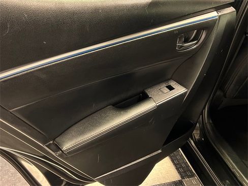 Used 2015 Toyota Corolla S image 17