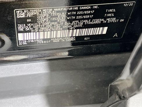 Used 2021 Toyota RAV4 LE AWD/4WD image 29