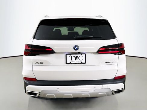 New 2026 BMW X5 xDrive50e w/ Premium Package AWD/4WD image 6