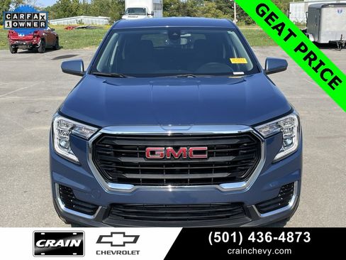 Used 2024 GMC Terrain SLE image 2