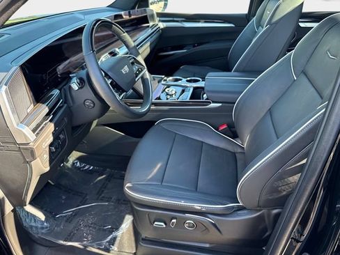 Certified 2025 Cadillac Escalade Premium Luxury AWD/4WD image 20