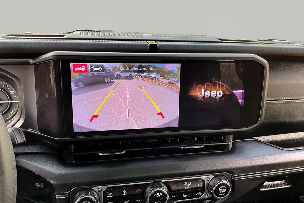 Used 2024 Jeep Wrangler Unlimited Sahara w/ Technology Group AWD/4WD image 14