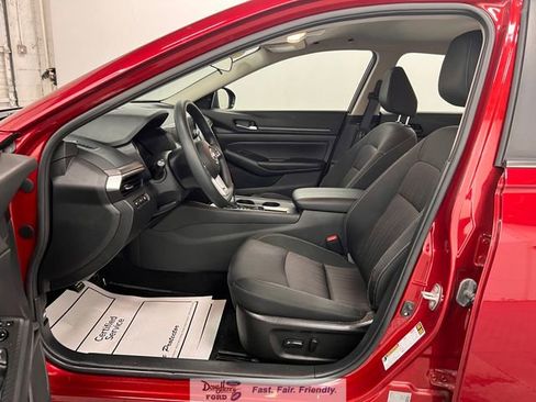 Used 2025 Nissan Altima 2.5 SV image 23