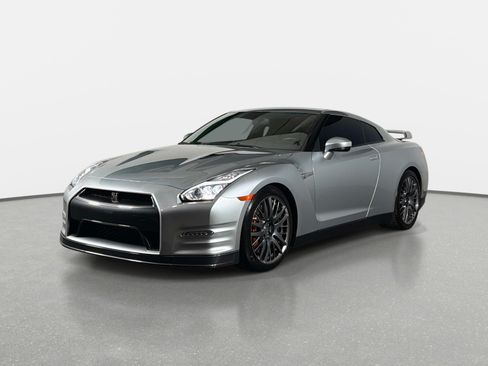 Used 2016 Nissan GT-R Premium AWD/4WD image 7