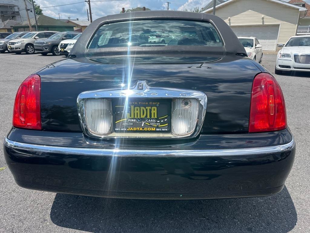 Used 2002 Lincoln Town Car Cartier RWD image 9