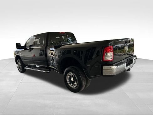 Used 2024 RAM 3500 Tradesman w/ Chrome Appearance Group AWD/4WD image 4