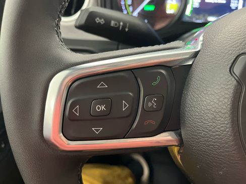 Used 2025 Jeep Wrangler Sahara AWD/4WD image 19