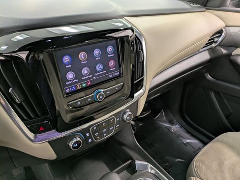 Used 2022 Chevrolet Traverse LS image 11