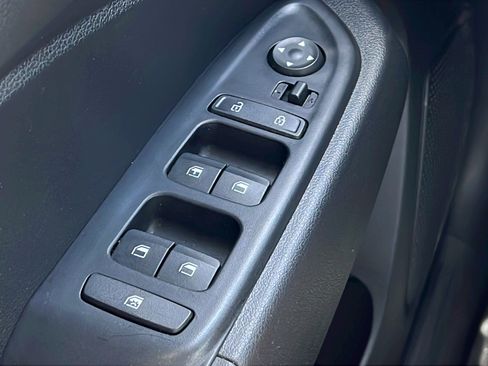 Used 2024 Hyundai Venue SE FWD image 18