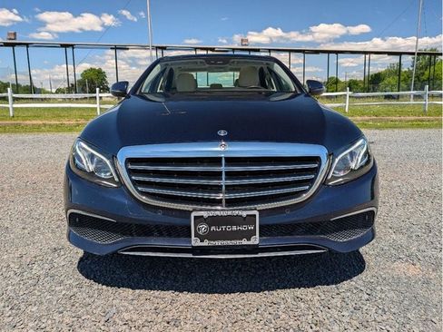 Used 2018 Mercedes-Benz E 300 4MATIC w/ Premium 2 Package image 2