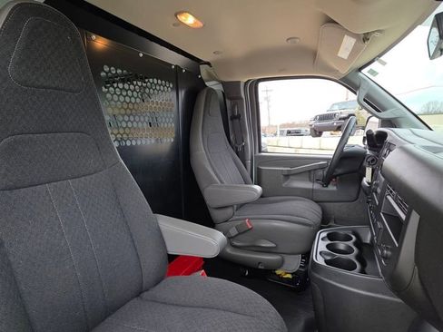 Used 2024 GMC Savana 2500 w/ Driver Convenience Package image 12