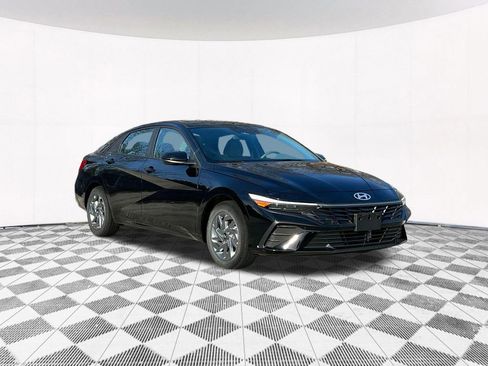 New 2025 Hyundai Elantra Blue image 17