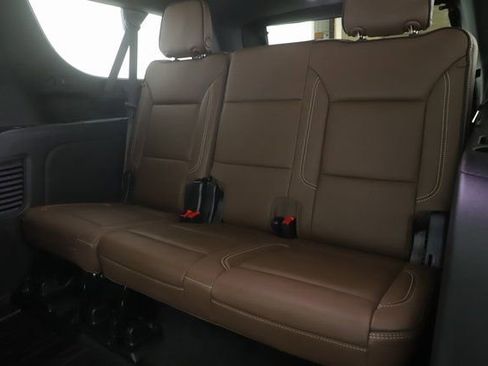 Used 2025 Chevrolet Suburban High Country image 30