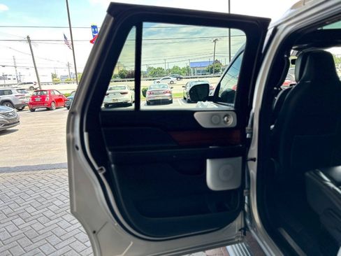 Used 2018 Lincoln Navigator L Reserve w/ Technology Package AWD/4WD image 48