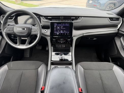 Used 2024 Jeep Grand Cherokee Altitude RWD image 25