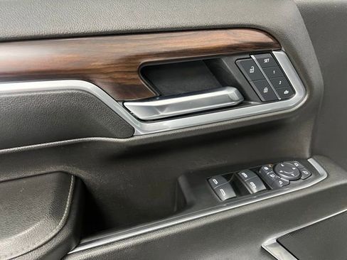 Used 2025 GMC Sierra 3500 SLT image 17