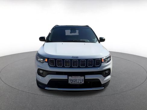 Used 2025 Jeep Compass Limited image 4